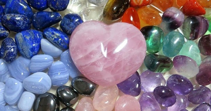 Como limpar e energizar pedras e cristais