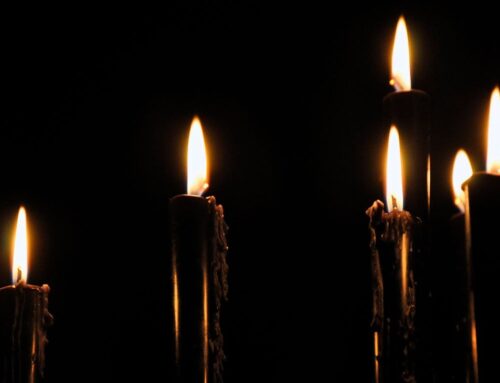 Ritual com velas pretas para espantar os males