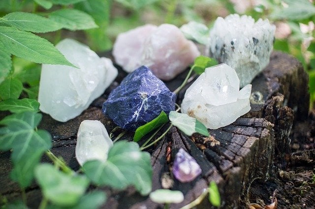 Mitos sobre cristais que você precisa desvendar