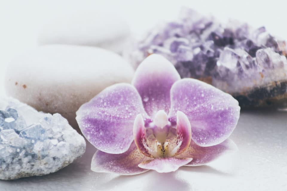 Amuleto de Fluorita em Estado Natural para Atrair Boas Energias