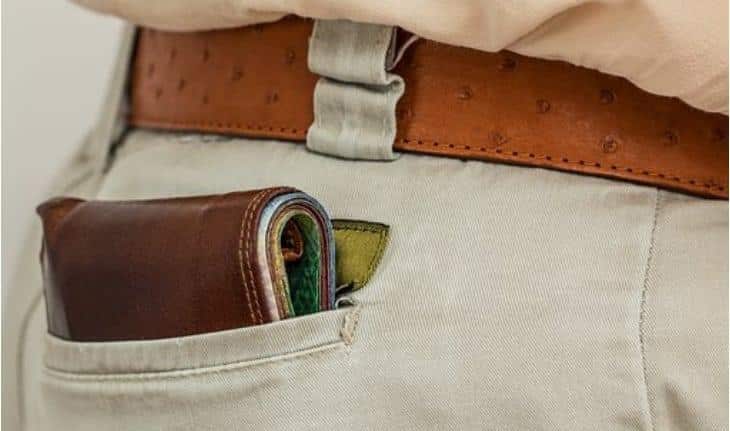 Simpatias para atrair dinheiro usando bolsas vazias.